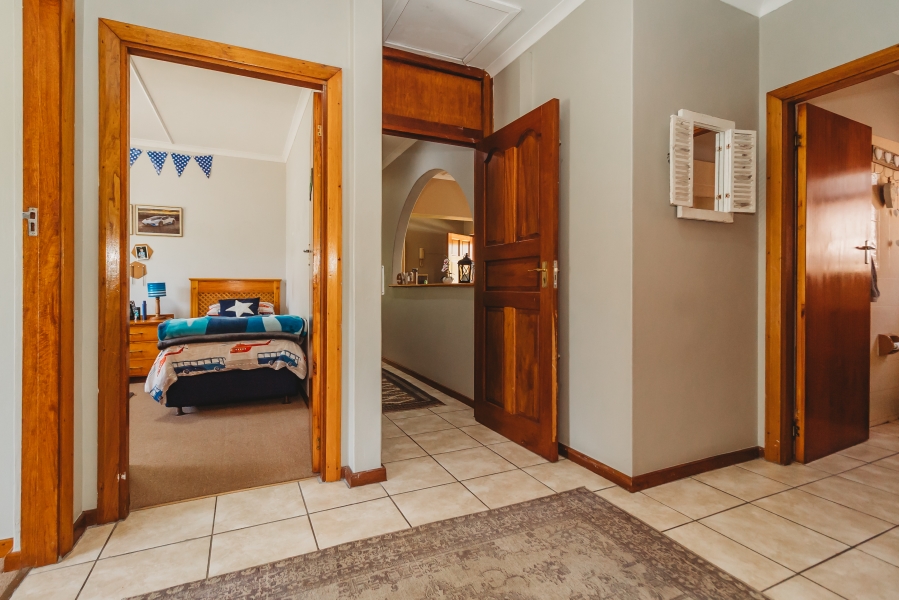 5 Bedroom Property for Sale in Heatherlands Western Cape